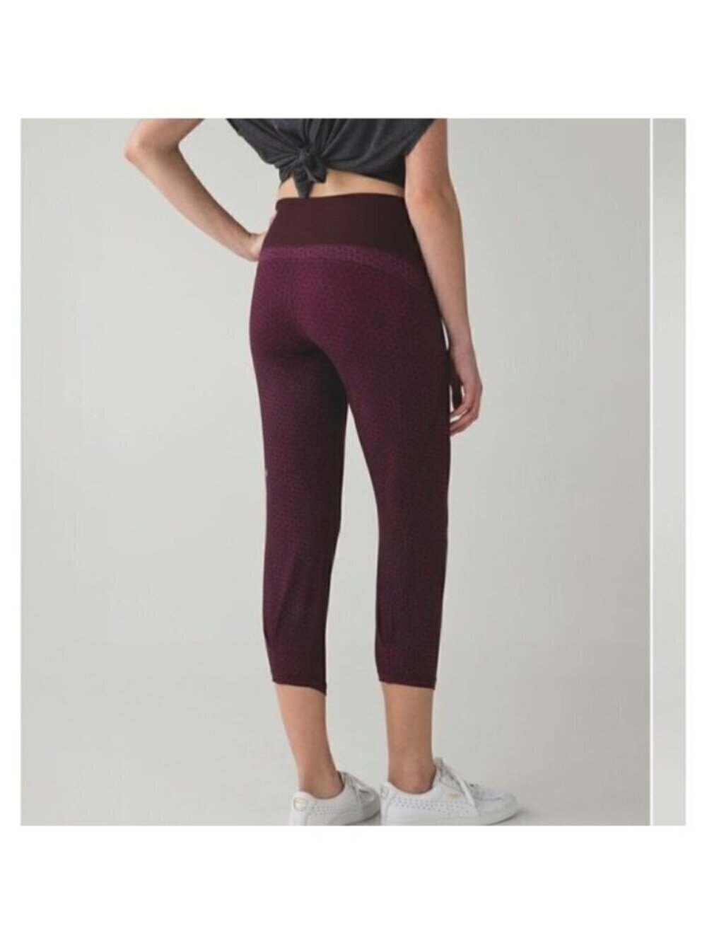 Lululemon Shake it out crop , Bordeaux drama, Size 6 B60